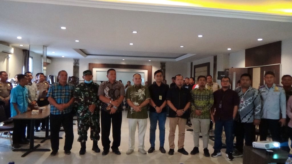 Foto bersama Bawaslu dan Stakeholder Kabupaten Labuhanbatu Selatan