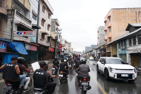 Patroli Pengawasan saat melintasi wilayah pertokoan di Kecamatan Kotapinang